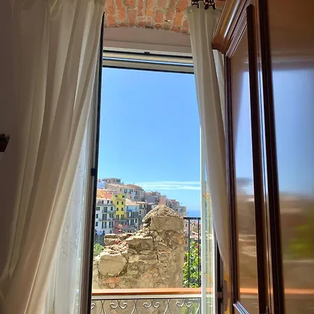 Private Garden & Sea View - And Peaceful דירה קורניליה